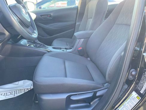 Used 2025 Toyota Corolla LE image 27