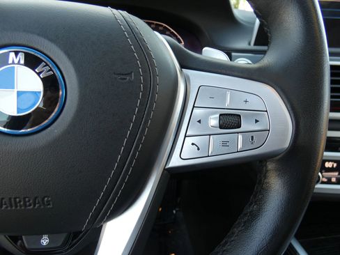 Used 2022 BMW 745e xDrive image 66