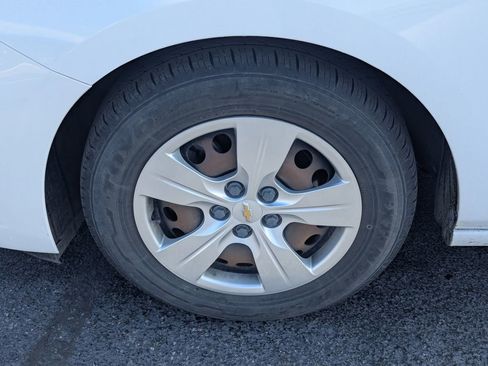 Used 2018 Chevrolet Cruze LS FWD image 13