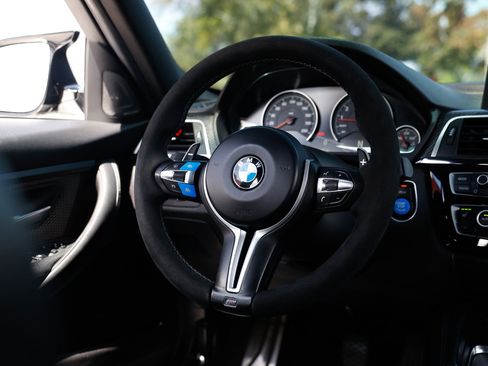 Used 2018 BMW M3 RWD image 32