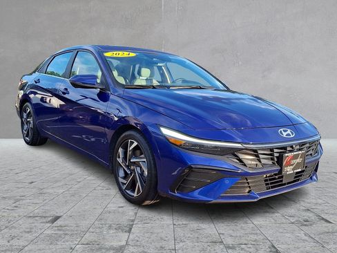 Used 2024 Hyundai Elantra Limited FWD image 3