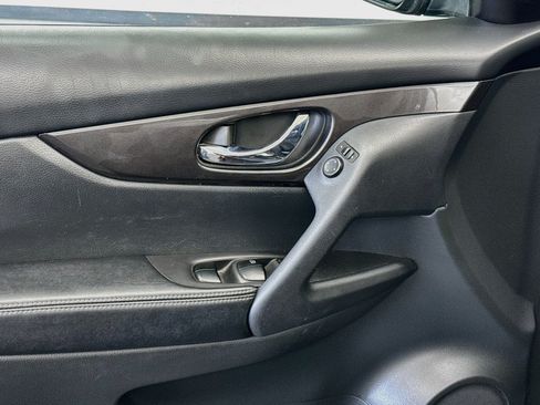 Used 2019 Nissan Rogue SV FWD image 15