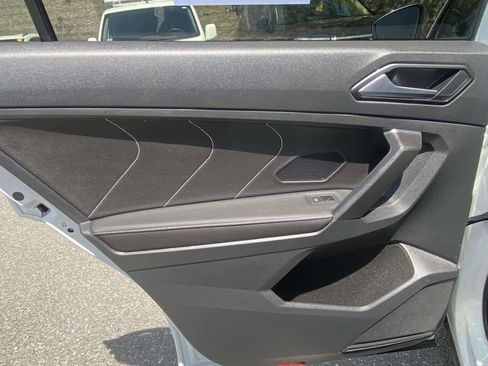 Certified 2023 Volkswagen Tiguan SE R-Line AWD/4WD image 30