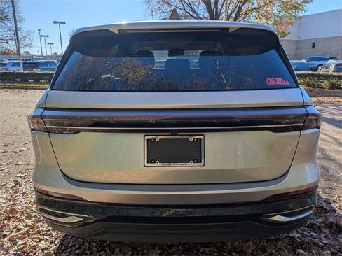 Used 2024 Lincoln Nautilus Premier image 4