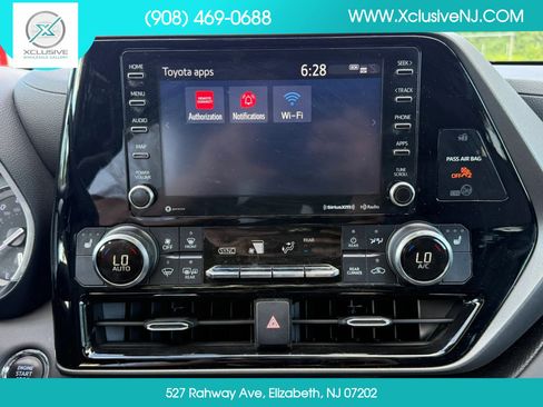 Used 2022 Toyota Highlander XLE AWD/4WD image 17