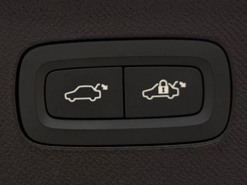 Used 2025 Volvo XC90 T8 Plus w/ Protection Package Premier image 31