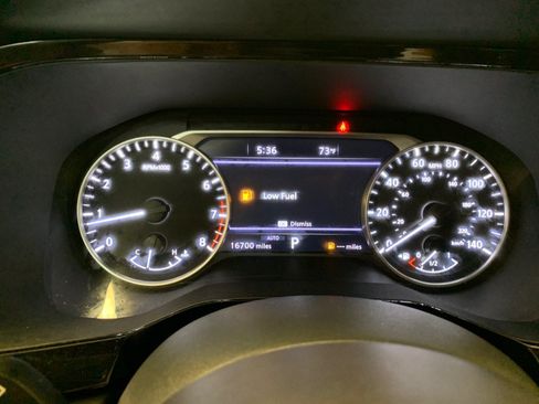Used 2024 Nissan Pathfinder SL AWD/4WD image 23
