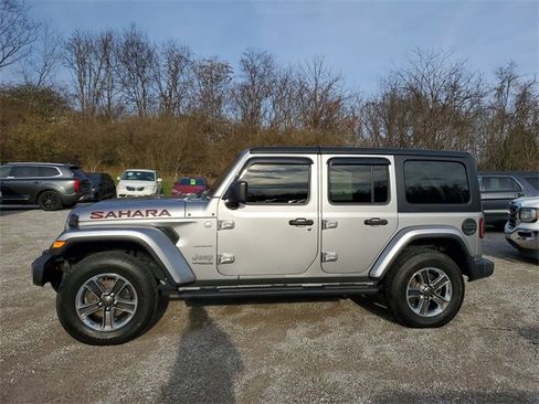 Used 2018 Jeep Wrangler Unlimited Sahara w/ Cold Weather Group image 7