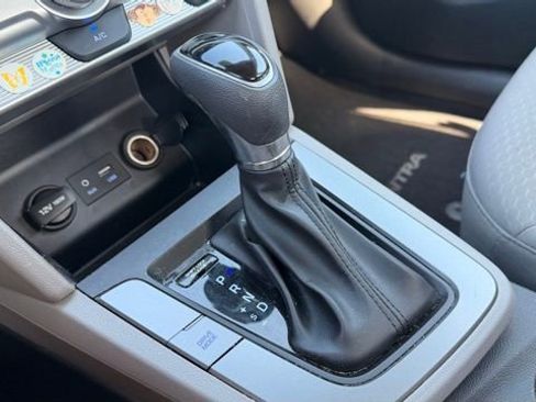 Used 2019 Hyundai Elantra SE FWD image 19