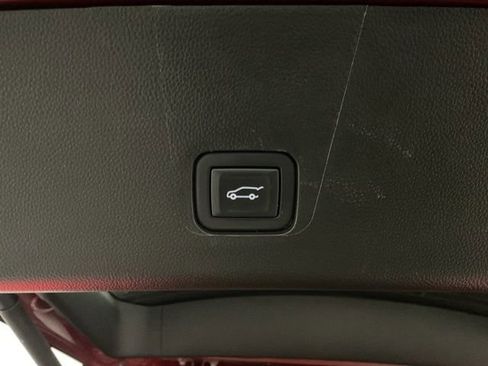 Used 2021 Chevrolet Traverse High Country AWD/4WD image 41
