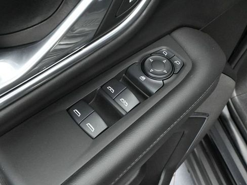 Used 2024 GMC Yukon XL SLE image 19