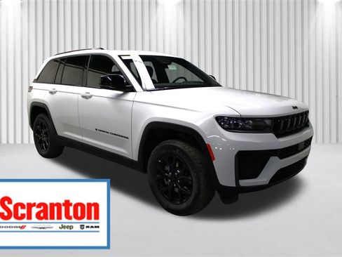 New 2026 Jeep Grand Cherokee Laredo image 1