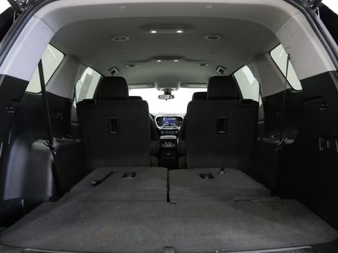 Used 2023 GMC Acadia SLE FWD image 29