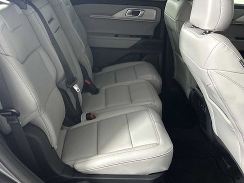Used 2025 Ford Explorer Active w/ Active Comfort Package AWD/4WD image 19