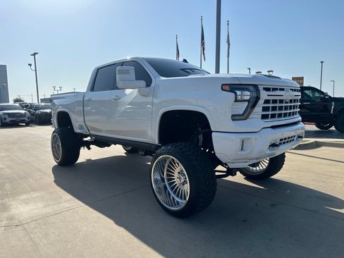 Used 2024 Chevrolet Silverado 2500 LTZ w/ LTZ Convenience Package AWD/4WD image 8