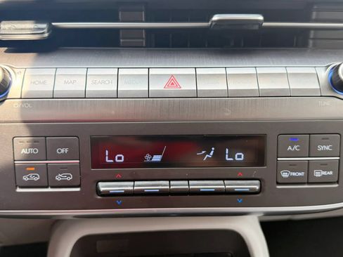 Used 2025 Hyundai Kona SEL FWD image 24