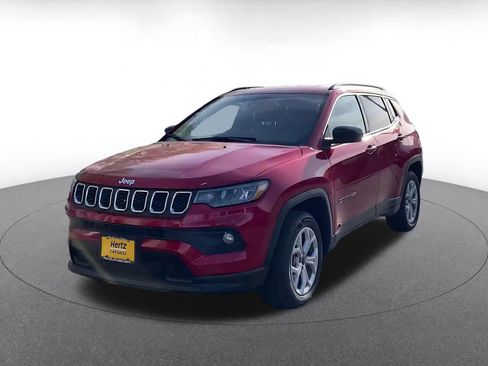 Used 2025 Jeep Compass Latitude AWD/4WD image 7