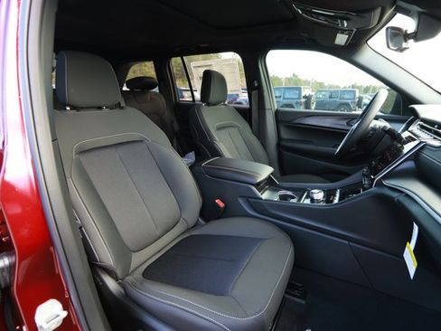 New 2025 Jeep Grand Cherokee Laredo X image 28