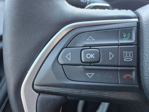 Used 2025 Jeep Grand Cherokee L Altitude AWD/4WD image 18