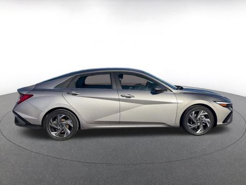 Used 2025 Hyundai Elantra SEL image 16