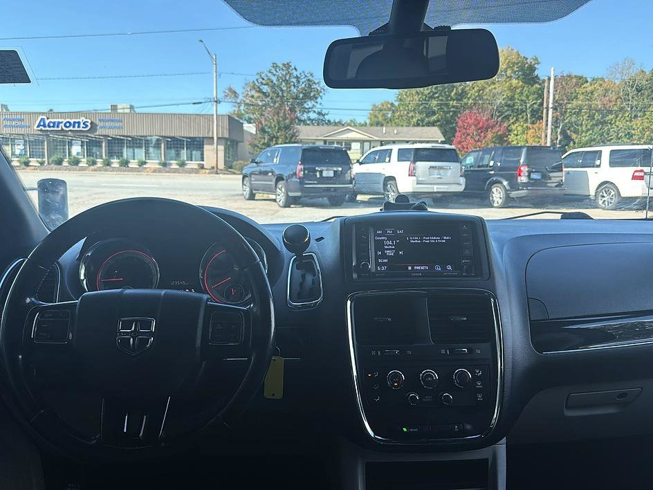 Used 2019 Dodge Grand Caravan SXT FWD image 12