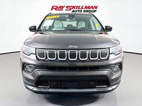 Used 2022 Jeep Compass Latitude w/ Sun and Sound Group AWD/4WD image 2