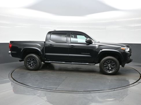 Used 2023 Toyota Tacoma SR5 w/ Black Out Package (TMS) AWD/4WD image 7