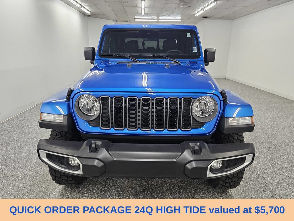 Used 2025 Jeep Gladiator Sport AWD/4WD image 2