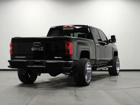 Used 2014 GMC Sierra 1500 Denali image 4