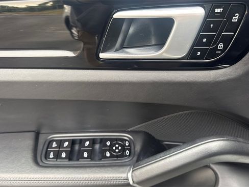 Used 2020 Porsche Cayenne S AWD/4WD image 11