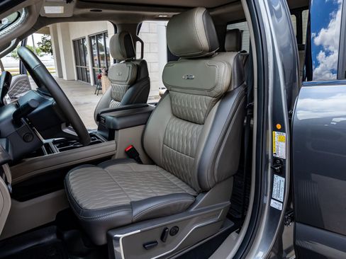 Used 2025 Ford F350 Platinum w/ Platinum Plus Package image 31