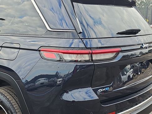 Used 2022 Jeep Grand Cherokee Limited 4xe w/ Luxury Tech Group II image 38