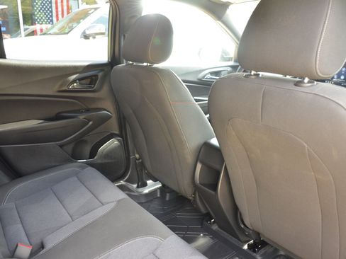Used 2024 Chevrolet Trax RS FWD image 39
