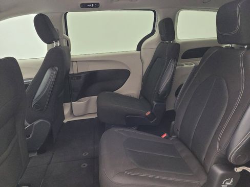 Used 2022 Chrysler Voyager LX FWD image 18