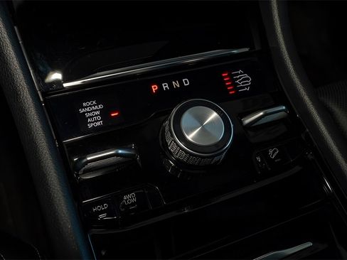 Used 2024 Jeep Grand Cherokee L Overland w/ Luxury Tech Group IV image 13