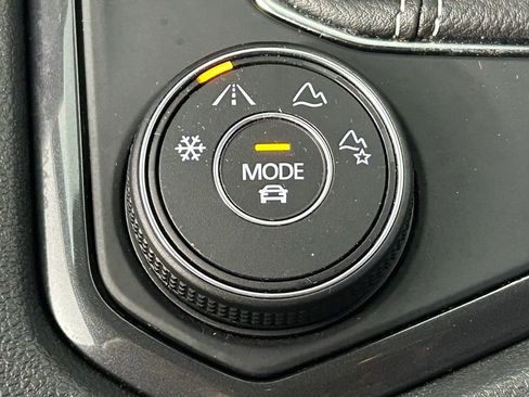 Used 2022 Volkswagen Tiguan SEL R-Line image 22