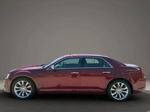 Used 2019 Chrysler 300 Limited RWD image 4