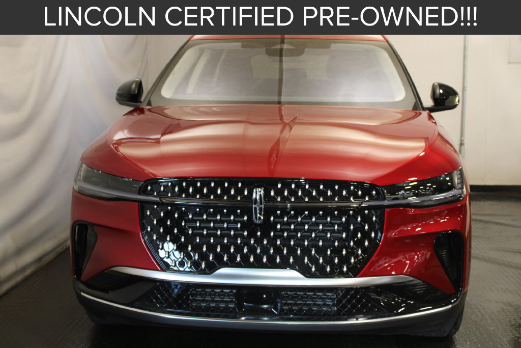 Used 2025 Lincoln Nautilus Premier AWD/4WD image 3