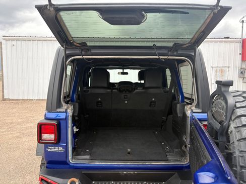 Used 2020 Jeep Wrangler Unlimited Rubicon w/ Cold Weather Group image 9