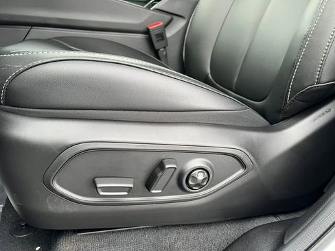 New 2025 Jeep Grand Cherokee Limited w/ Black Appearance Package image 10