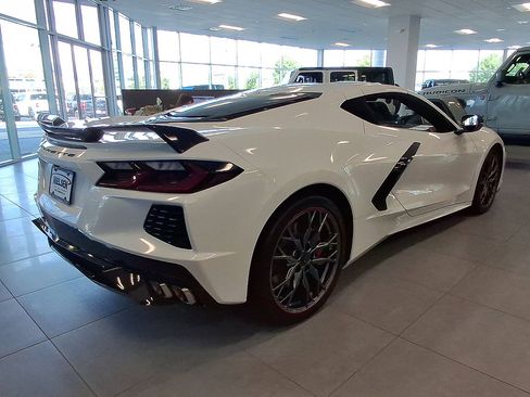 Used 2024 Chevrolet Corvette Stingray Preferred Cpe w/ Z51 Performance Package RWD image 28