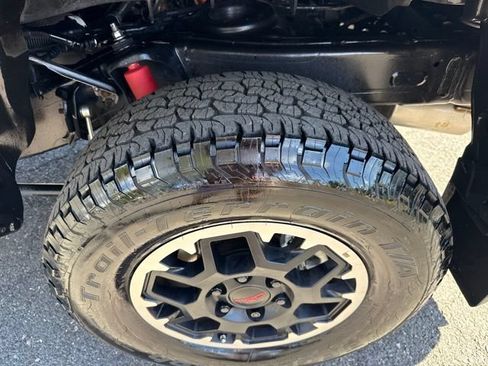 Used 2025 Toyota Tacoma TRD Off-Road AWD/4WD image 19