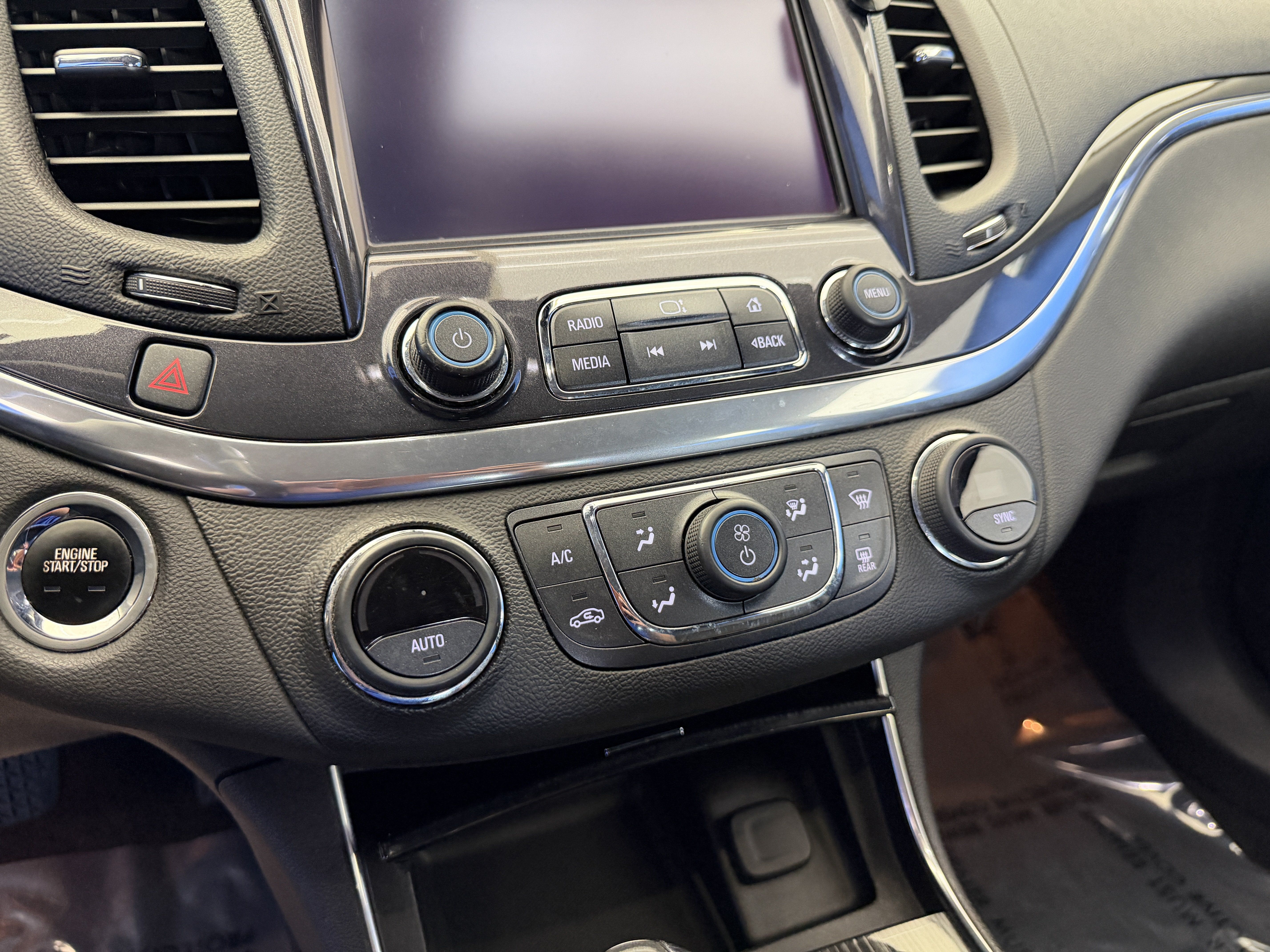 Used 2019 Chevrolet Impala LT FWD image 21