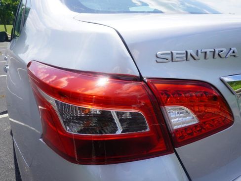 Used 2019 Nissan Sentra SV w/ Special Edition Package FWD image 11