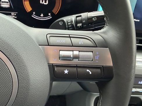 Used 2025 Hyundai Kona SEL AWD/4WD image 32