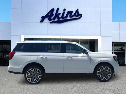 New 2026 Ford Expedition Platinum AWD/4WD image 1