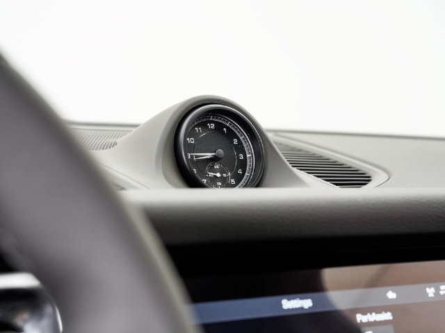 Certified 2026 Porsche Macan AWD/4WD image 17