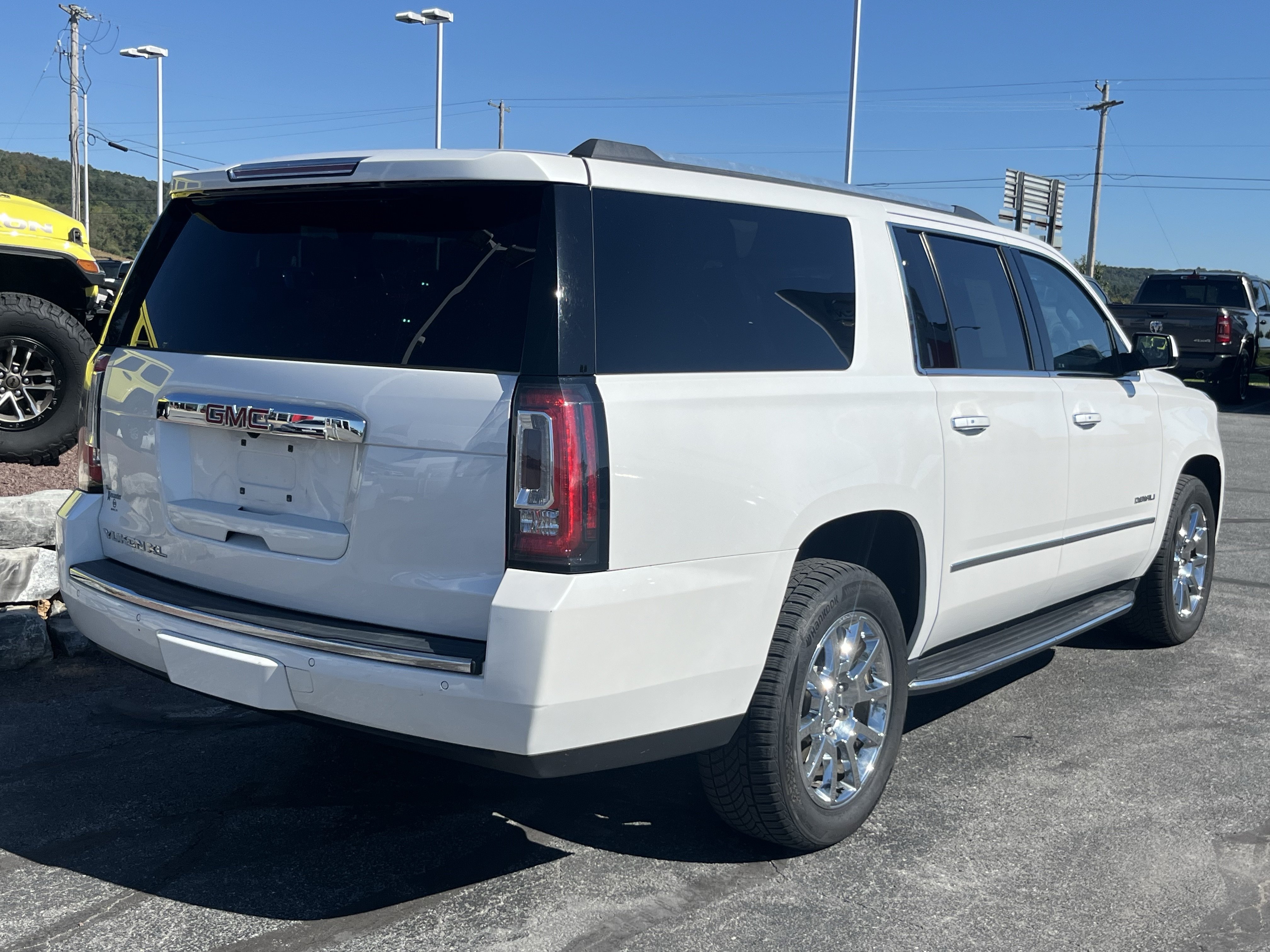 Used 2019 GMC Yukon XL Denali w/ Open Road Package AWD/4WD image 3