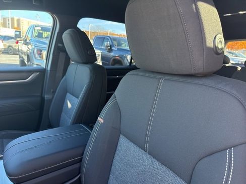 New 2026 GMC Acadia Elevation image 9