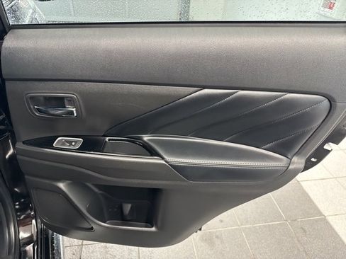 Used 2021 Mitsubishi Outlander SEL image 11